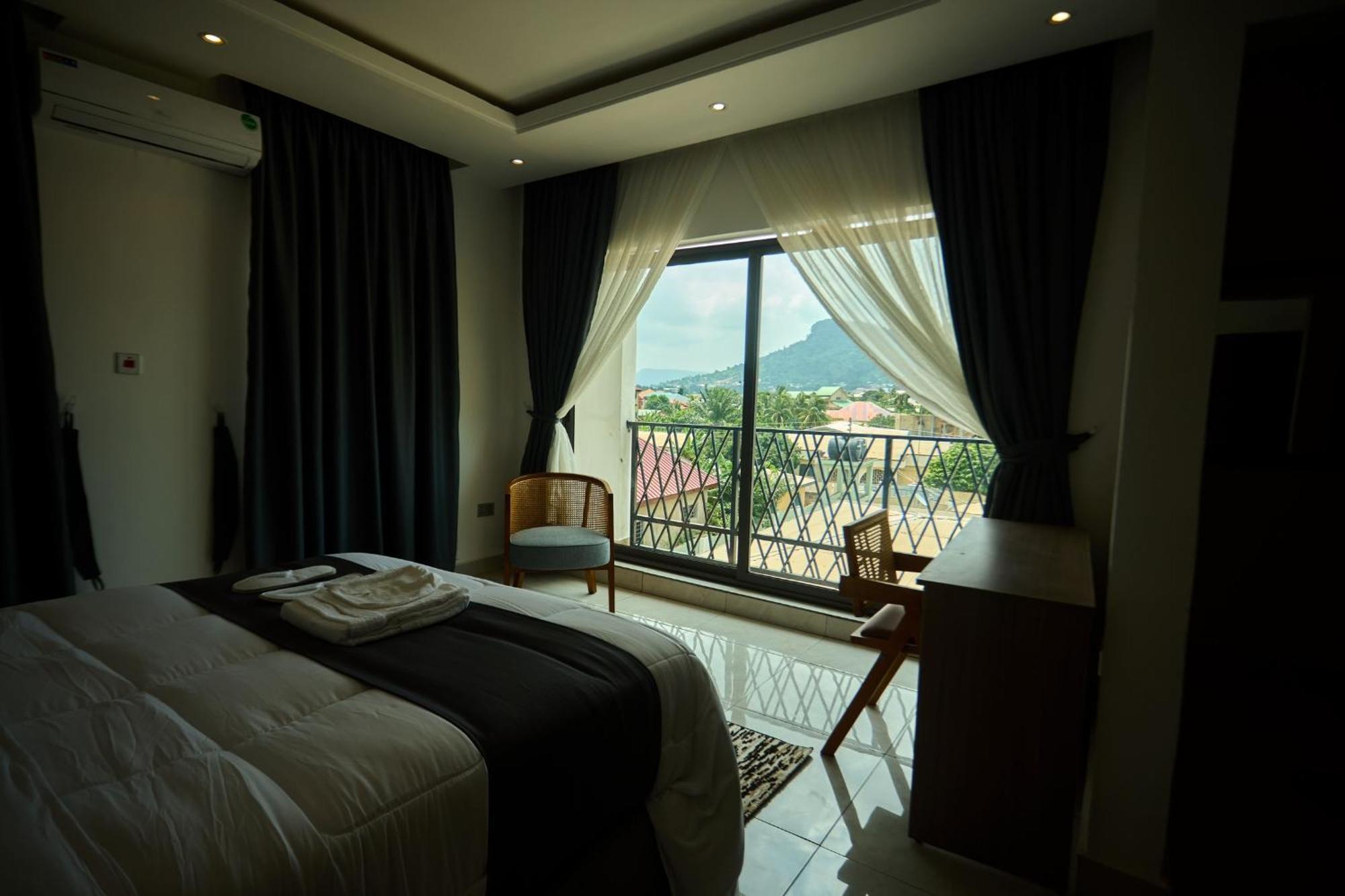 Aiden Homes And Apartments Hotel Koforidua Esterno foto