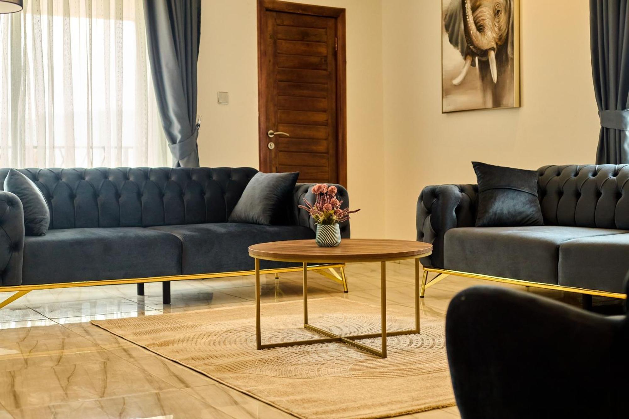 Aiden Homes And Apartments Hotel Koforidua Esterno foto