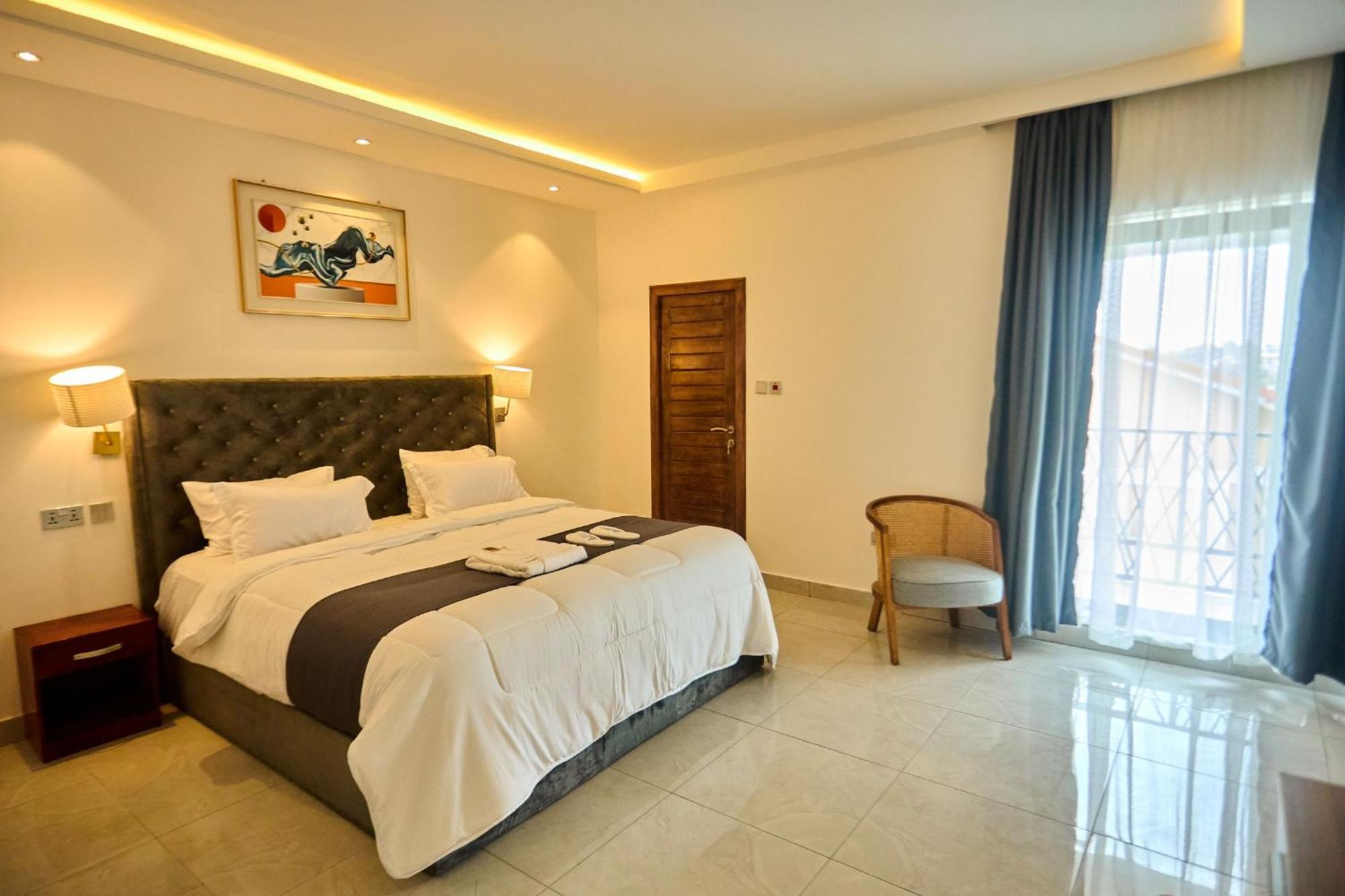 Aiden Homes And Apartments Hotel Koforidua Esterno foto