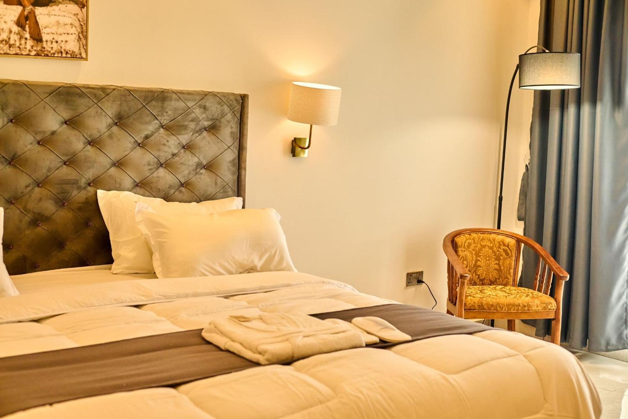 Aiden Homes And Apartments Hotel Koforidua Esterno foto