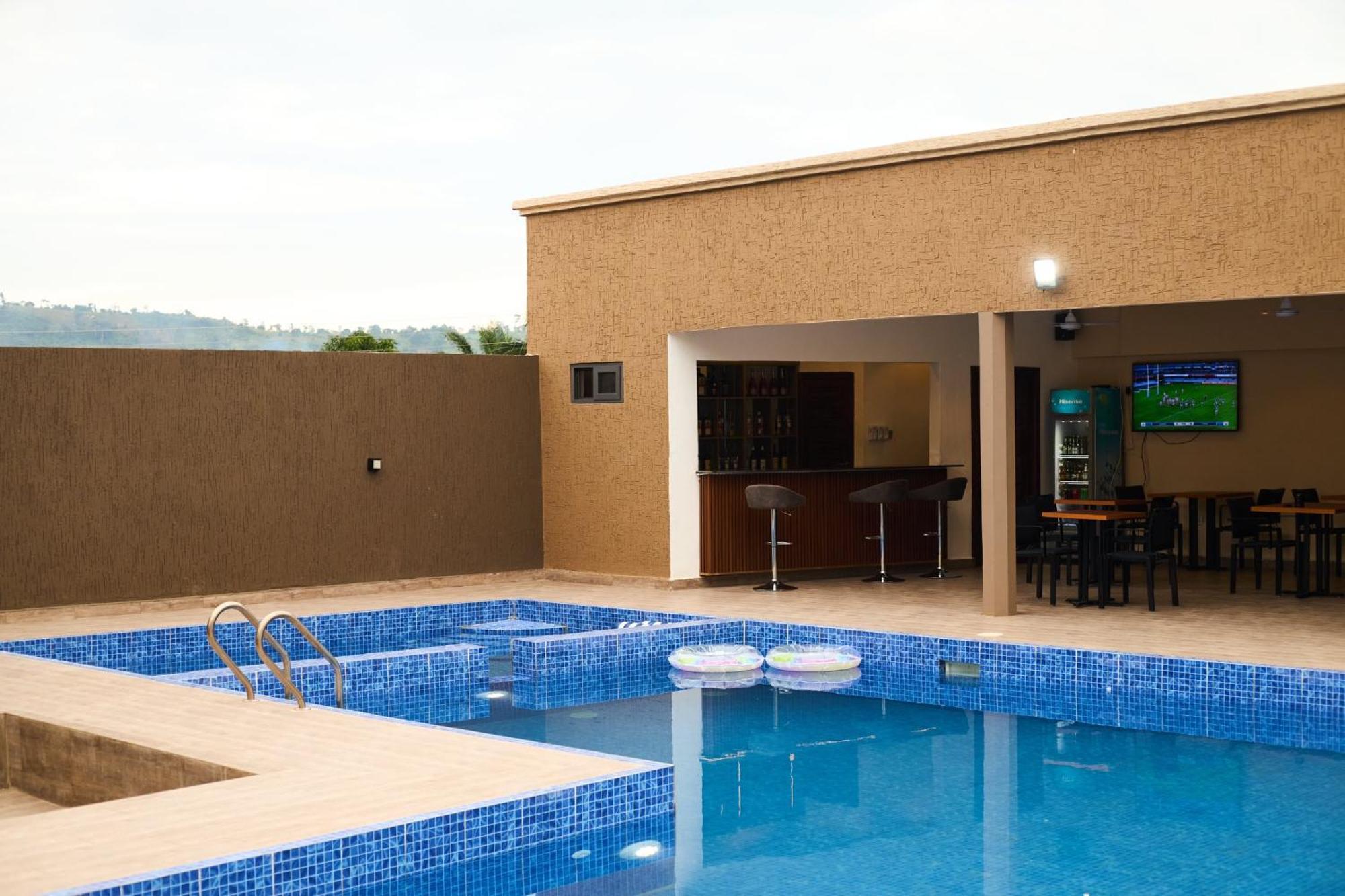 Aiden Homes And Apartments Hotel Koforidua Esterno foto