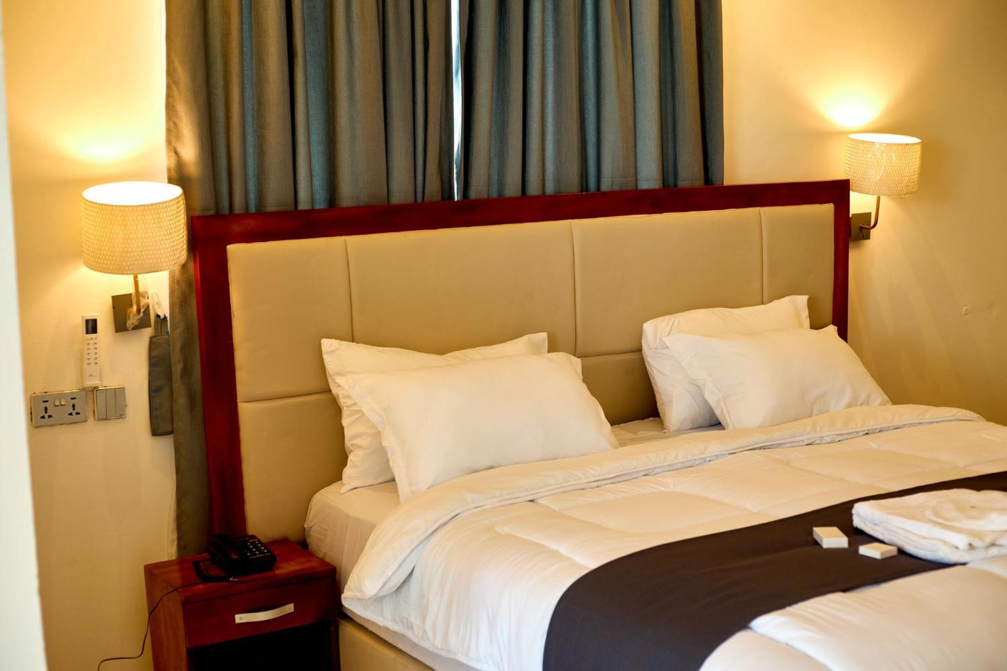 Aiden Homes And Apartments Hotel Koforidua Esterno foto