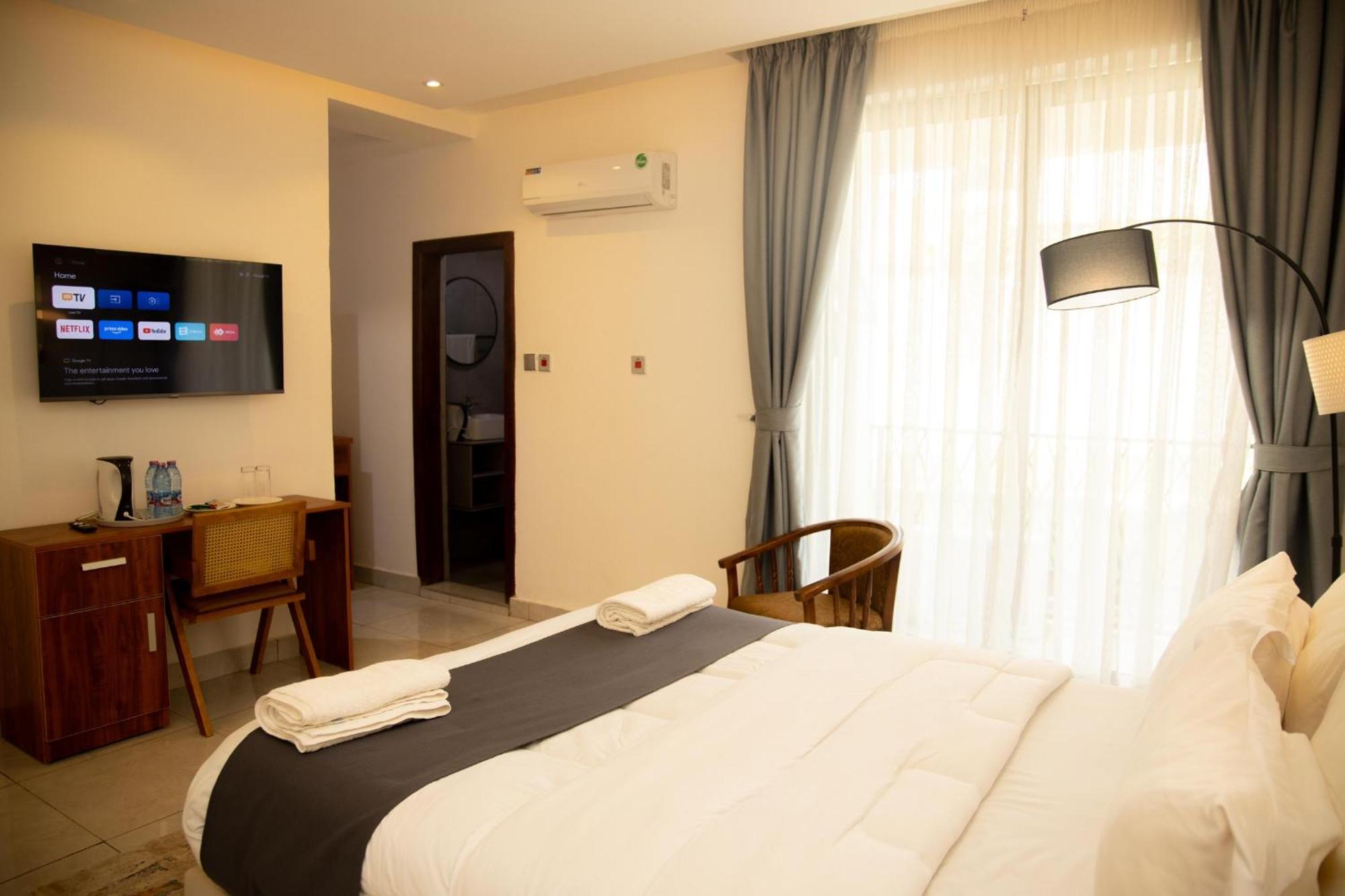 Aiden Homes And Apartments Hotel Koforidua Esterno foto