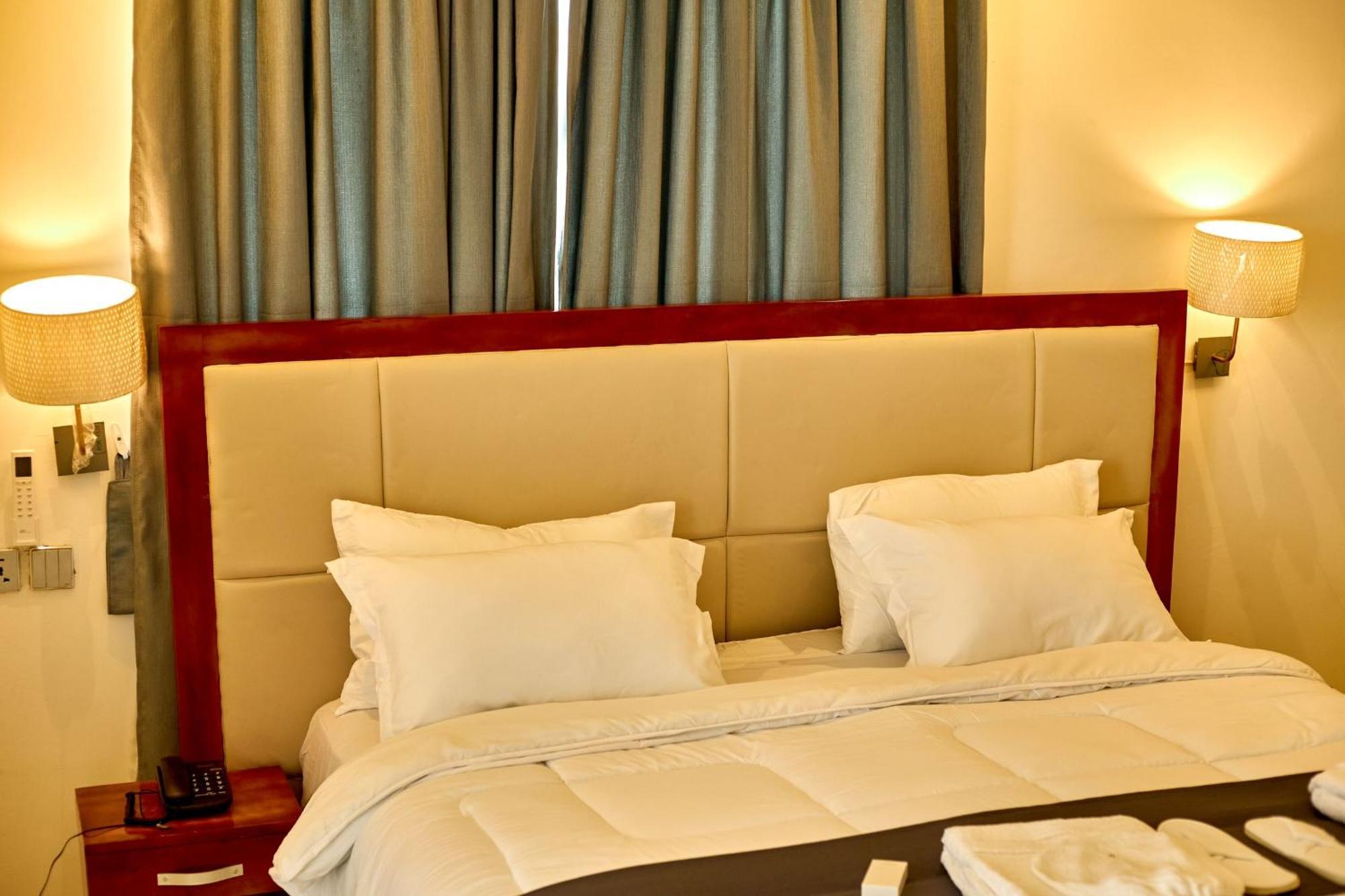 Aiden Homes And Apartments Hotel Koforidua Esterno foto