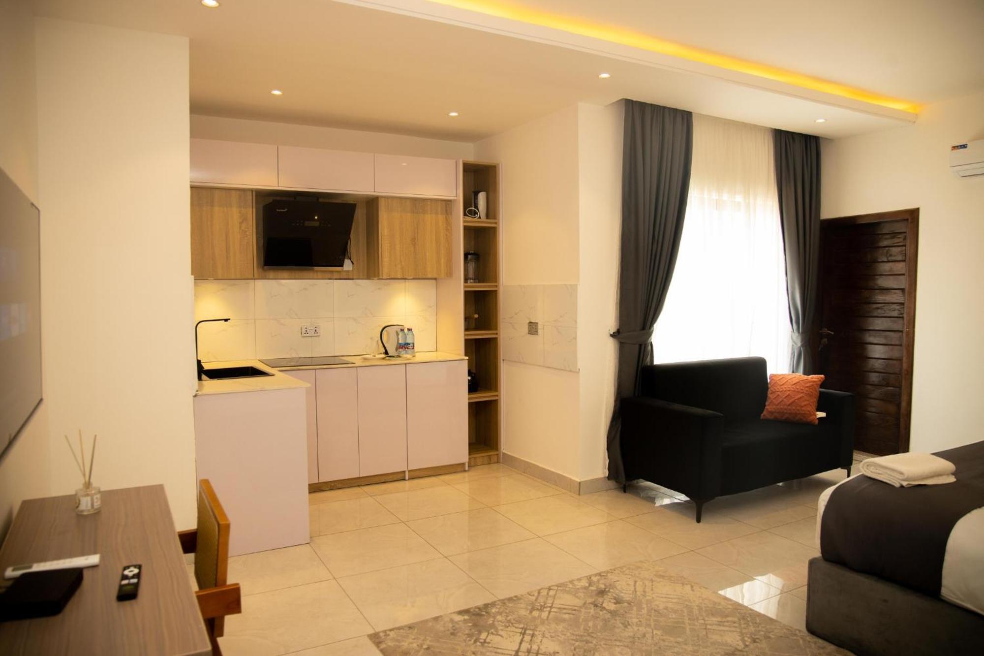 Aiden Homes And Apartments Hotel Koforidua Esterno foto