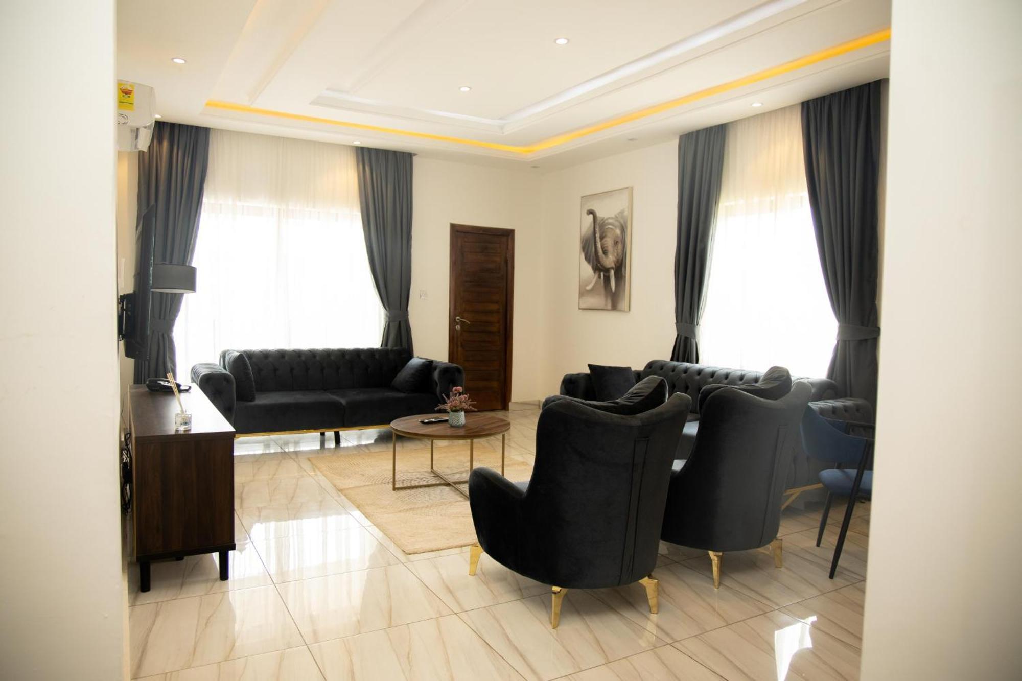 Aiden Homes And Apartments Hotel Koforidua Esterno foto