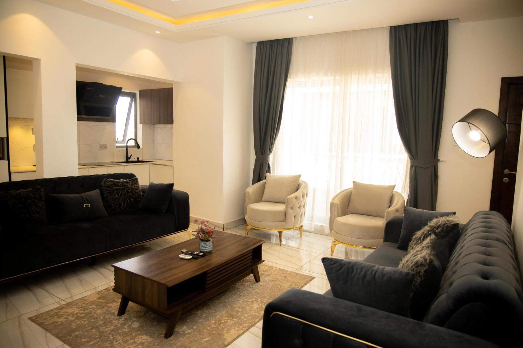 Aiden Homes And Apartments Hotel Koforidua Esterno foto
