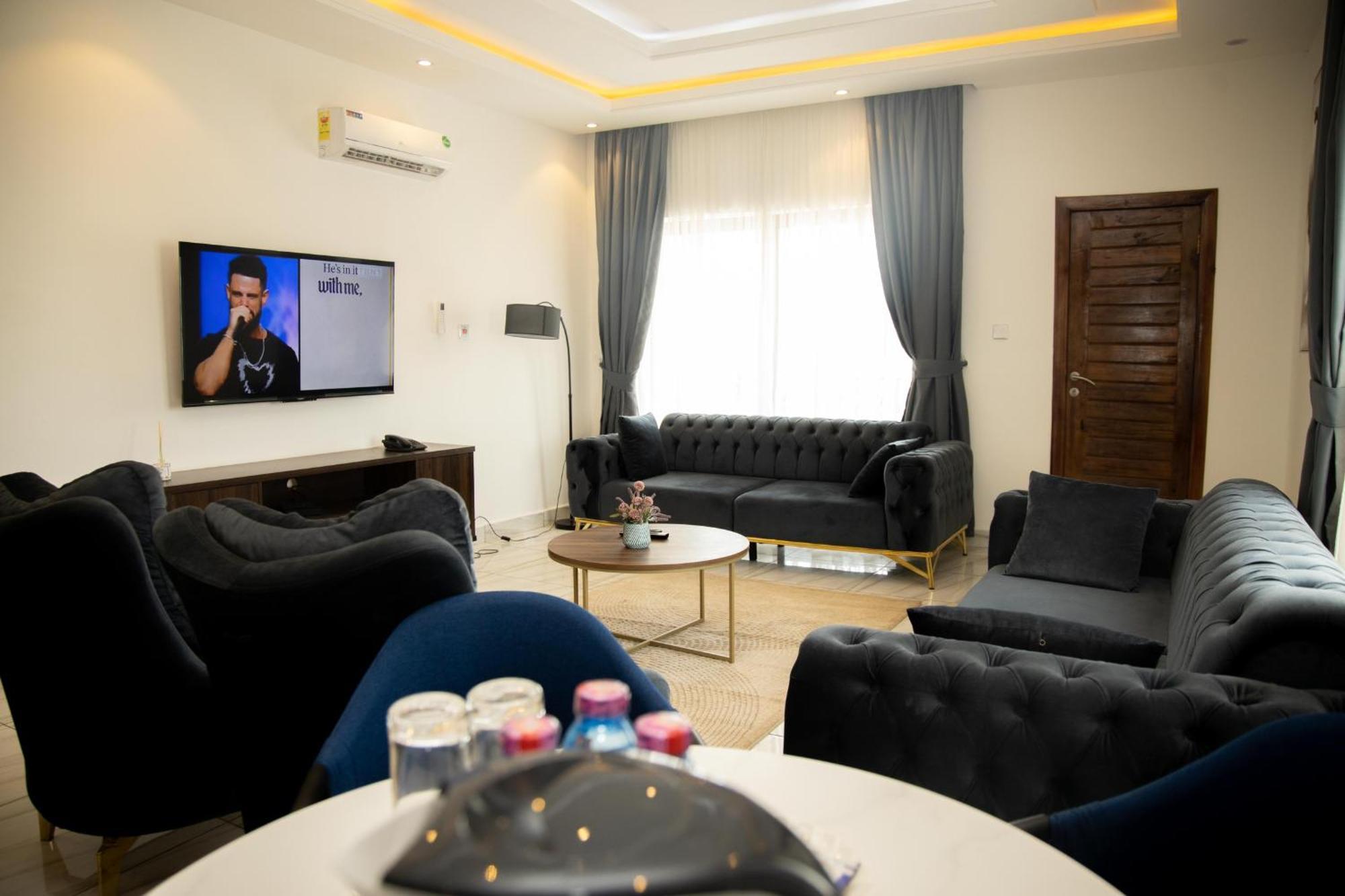 Aiden Homes And Apartments Hotel Koforidua Esterno foto