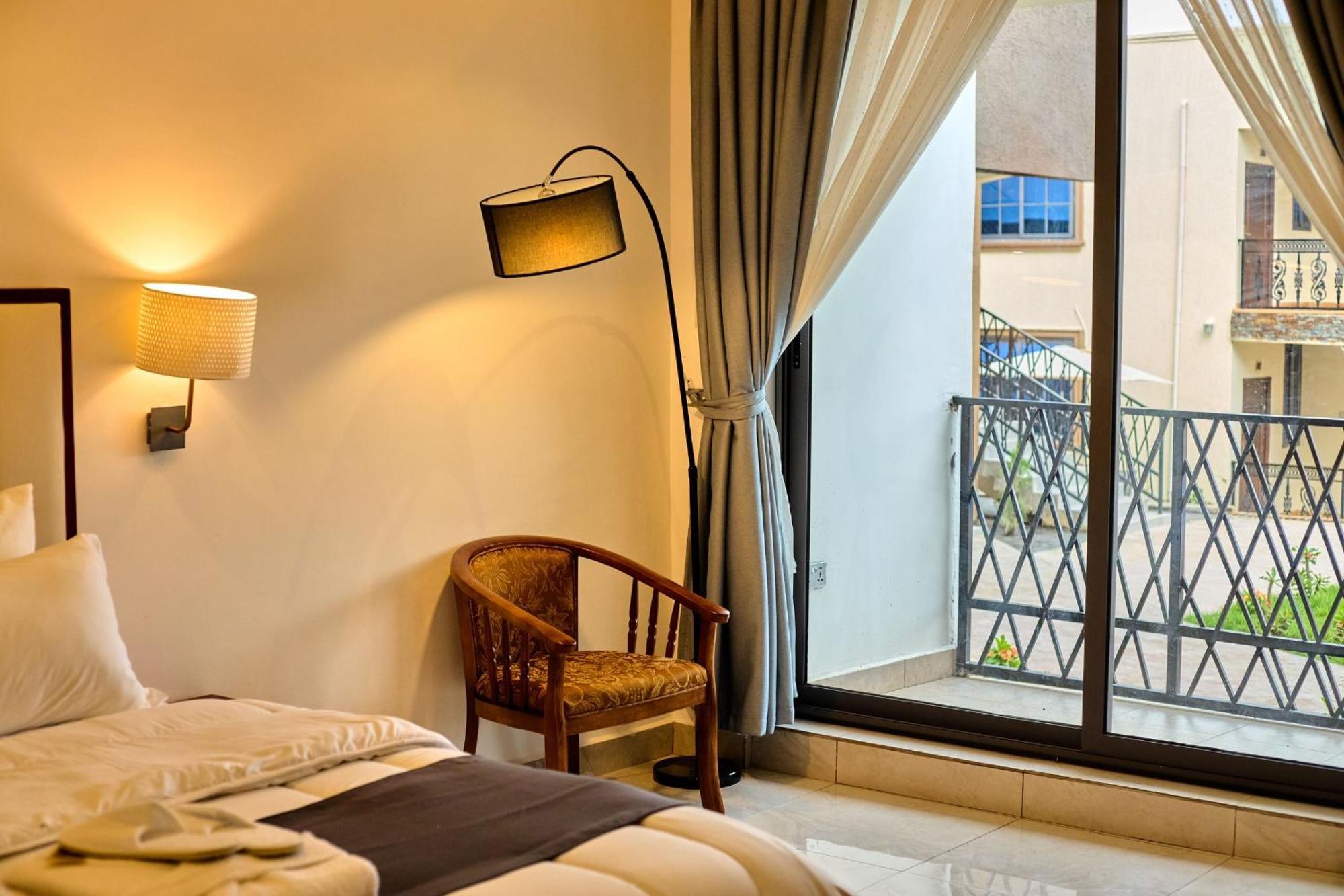 Aiden Homes And Apartments Hotel Koforidua Esterno foto
