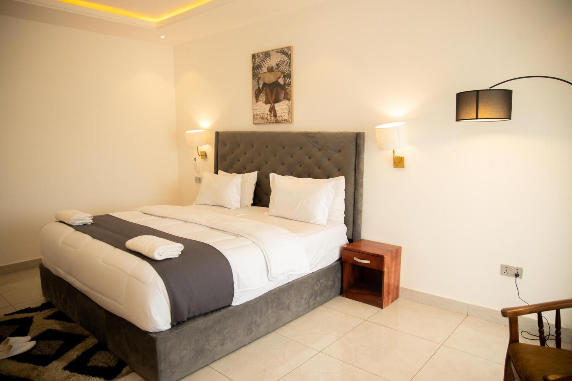 Aiden Homes And Apartments Hotel Koforidua Esterno foto